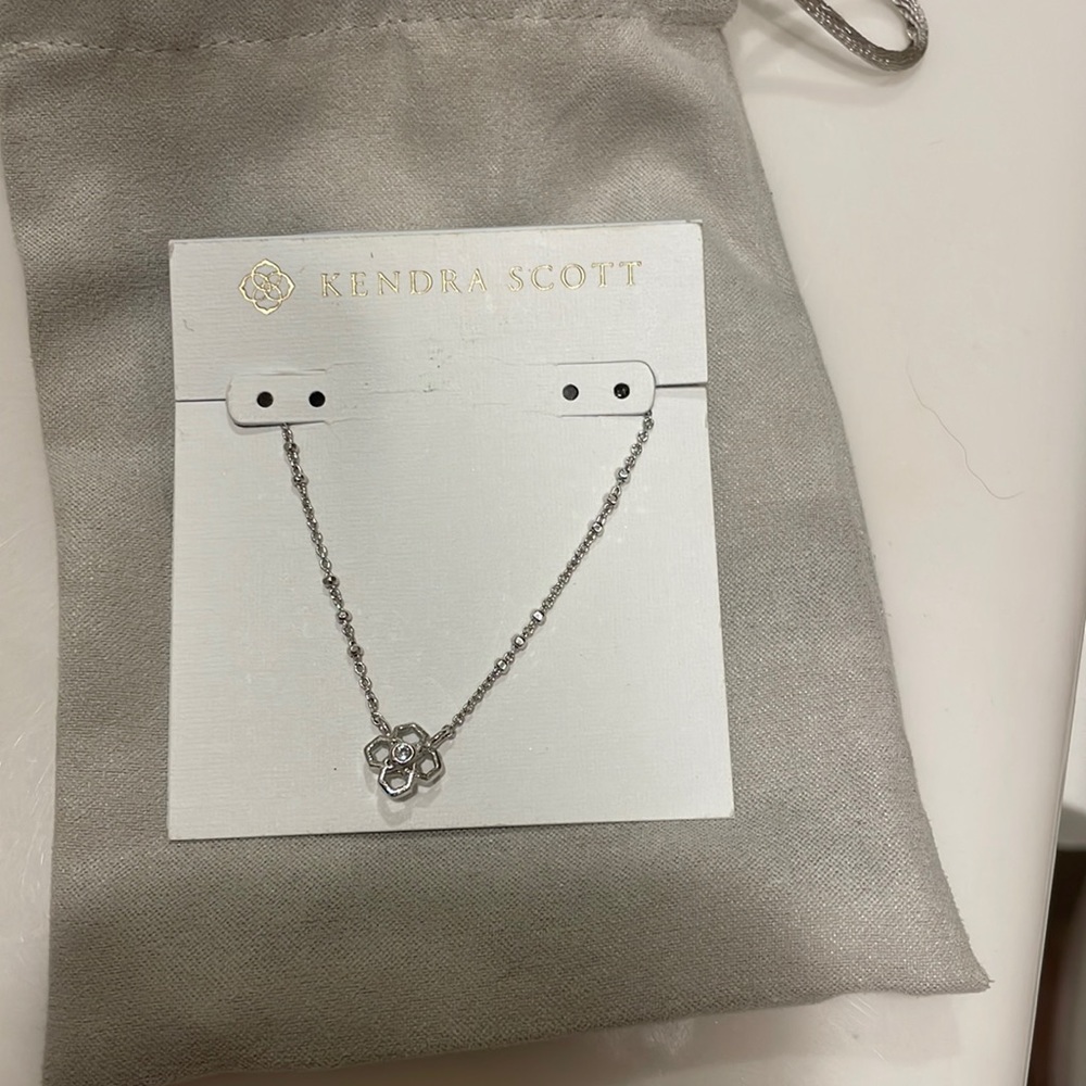 Kendra Scott necklace